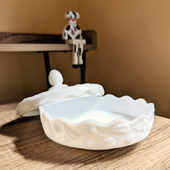 Vintage Fostoria 1960s Berry Milk Glass Candy Dish - Picture 2 of 7